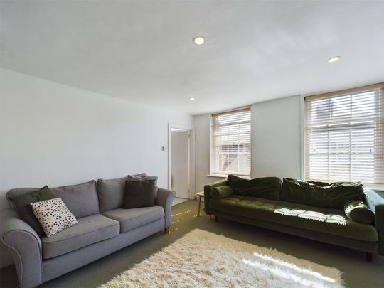 3 bedroom maisonette to rent - Photo 1