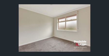 Spacious 3-Bedroom Townhouse - Photo 5