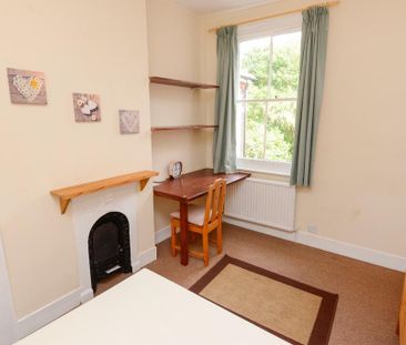 4 bedroom semi-detached house to rent - Photo 3