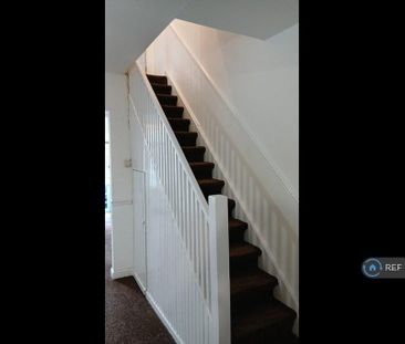 2 bedroom end of terrace house to rent - Photo 2