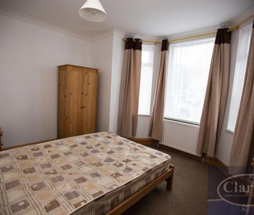 5 bedroom semi-detached house to rent - Photo 2