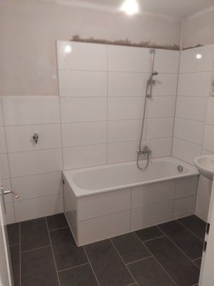 Komplett sanierte 3 Zimmer Wohnung mit Balkon in Duisburg zu vermieten!!! - Photo 1