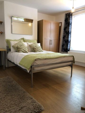 Lincoln Street (6 bed) - Photo 3