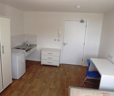 Studio to rent - Photo 1