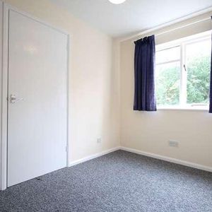 St Peters Close, Cheltenham, GL51 - Photo 2