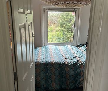Room in a Shared House, Coombe Road, BN2 - Photo 2