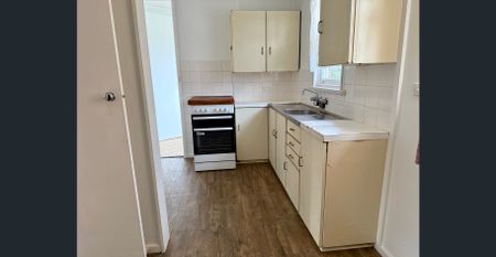 Neat & Tidy 3 Bedroom Home - Photo 4