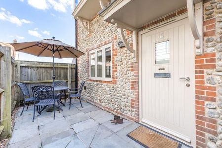 2 bedroom end of terrace house to rent - Photo 4