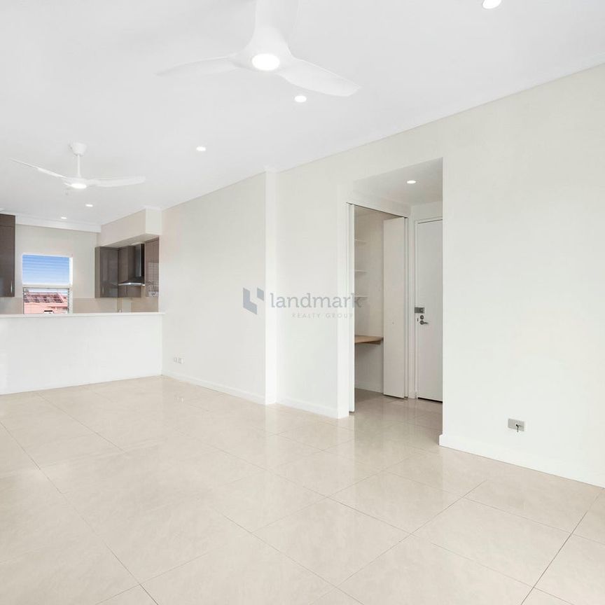 Top Floor Waterfront Apartment - Photo 1