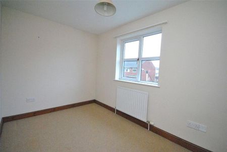 2 bedroom end of terrace house to rent - Photo 3