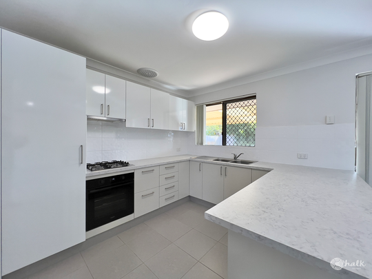 MODERN 3X1 HOME WITH LARGE WORKSHOP & SIDE ACCESS FOR BOAT OR CARAVAN!! - Photo 1