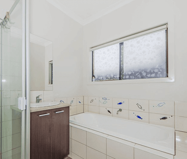 Spacious Family Home with Private Backyard & Double Garage - Photo 5