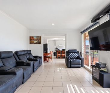 Comfortable Family Living in a Peaceful Court Location - Photo 6