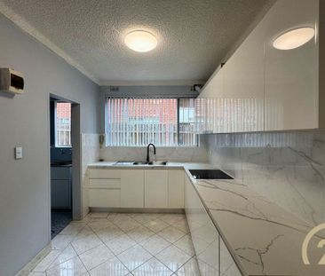 Ground Floor 2 Bedroom Unit&excl; - Photo 6