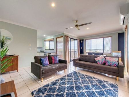 HOME WITH CHARMING CHARACTER - Photo 5