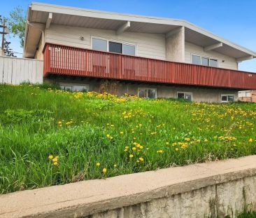 6335 4 Street NW, Calgary, AB - Upper Unit — 3 Bedroom - Photo 3