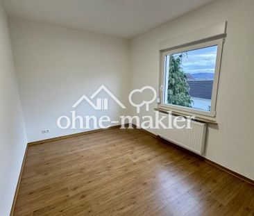 Moderner Altbau mit Stil - Renovierte 3-Zimmer-Wohnung mit Einbaukü... - Photo 4