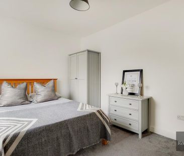 4 bedroom apartment to rent - Photo 4
