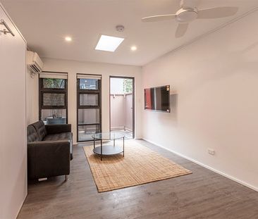 Studio Apartment in Heart of Darlington**ENTER VIA LANDER STREET - Photo 4