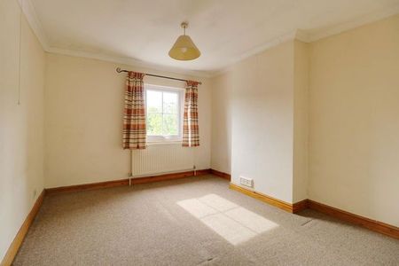 2 bedroom Terraced house to rent in St James HR1 - Photo 4