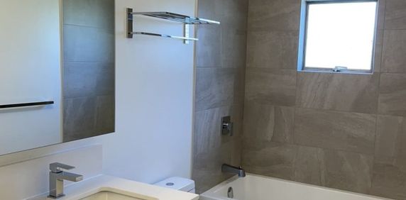 Nassau House - Photo 2