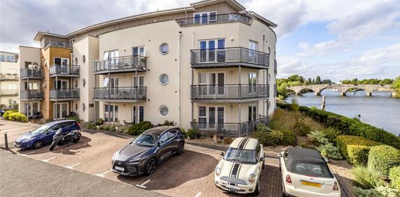 Bridge Wharf, Chertsey, Surrey, KT16 - Photo 2