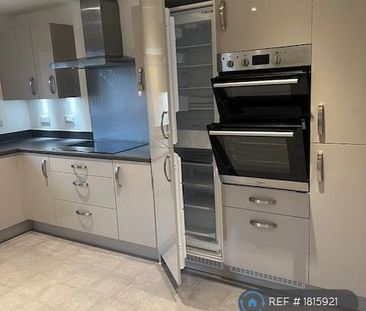 4 bedroom detached house to rent - Photo 2