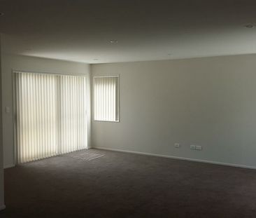 4 BEDROOM - 2 STOREY - GARAGE - Photo 1