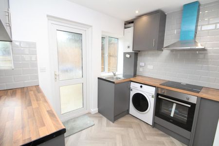 3 bedroom terraced house to rent - Photo 3