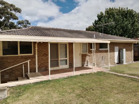 18 Saxonwood Drive, Narre Warren, VIC 3805 - Photo 3