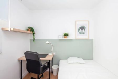 Carrer de lOrient, Valencia, Valencian Community 46004 - Photo 3