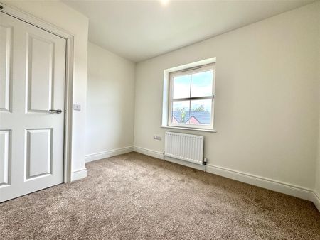 351 Helens Wood, Hawthorne building, - Photo 3