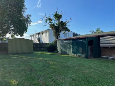 CHARMING 3 BEDROOM HOME IN BANKSIA BEACH - Photo 5