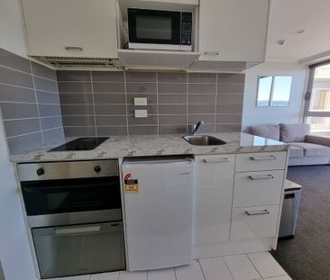 Fully Furnished Urban Lifestyle - Photo 6