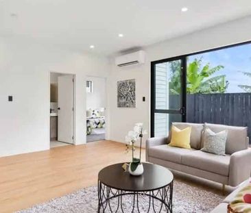 4 Bedroom Modern Townhouse - Photo 5