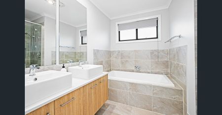 Spacious Double-Storey Home with Beautifully Landscaped Gardens – Now Available for Rent! - Photo 2