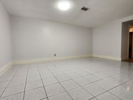 For Lease - 94 Camborne Avenue, Toronto, Ontario - Photo 2