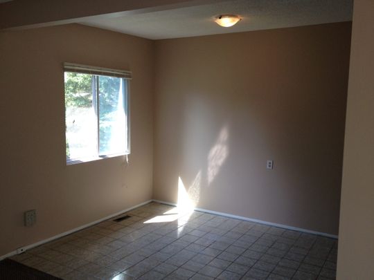 LOCATION ! 2 bedrooms well maintained Duplex in SW - Photo 1