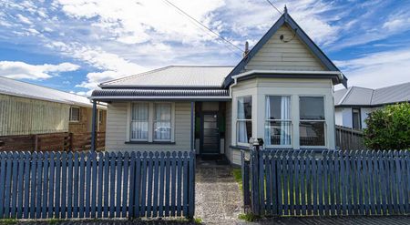 Charming 3-Bedroom Home - Photo 5