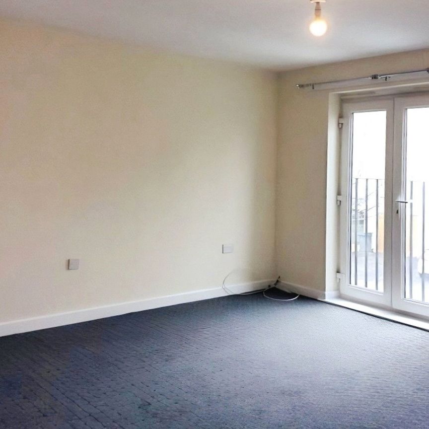 Clare Hill View, Huddersfield, HD1 - Photo 1