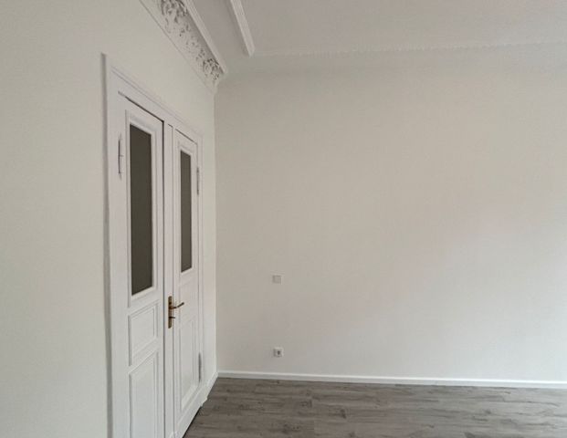 Sanierte und moderne Altbauwohnung mit Wohlfühlgarantie! - Photo 1