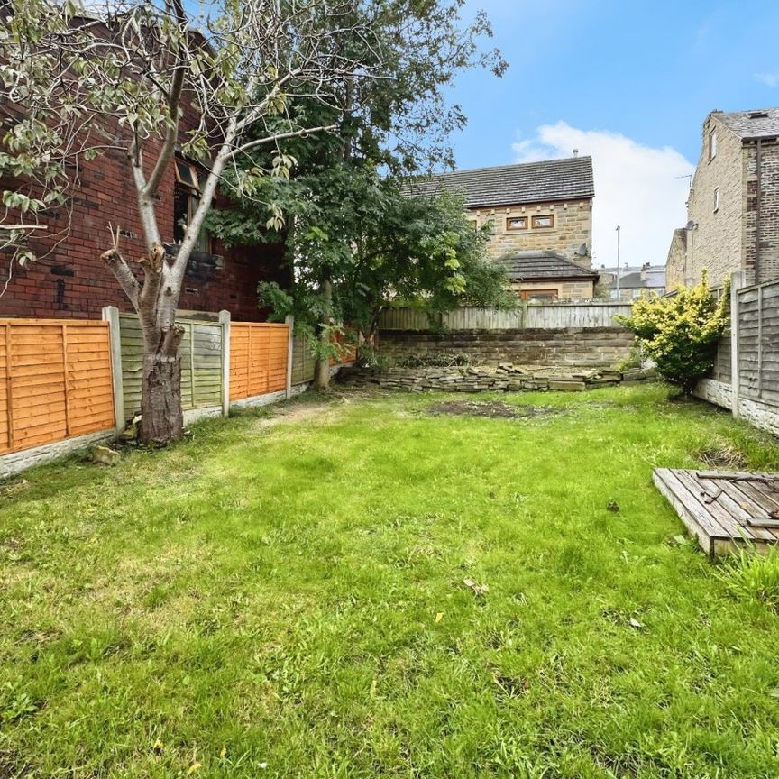 Westcliffe Rise, Cleckheaton, BD19 - Photo 1