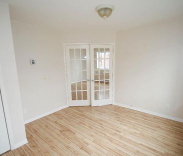 Condo, 5 1/2 Saint-Hubert, libre 1er mars 2026, Électricité inclu, ... - Photo 2