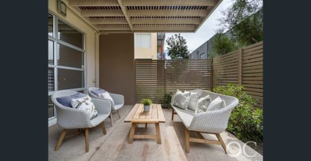 Open the Door to Sophisticated City-Fringe Living - Photo 4