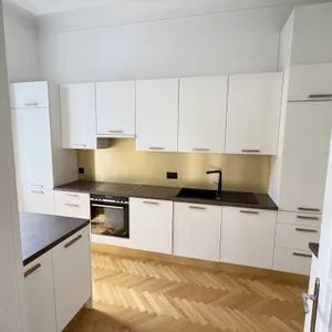 Helle 4-Zimmer-Altbauwohnung mit Balkon | unbefristet | Stil-Altbau - Foto 2