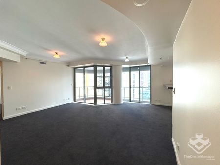 Renovated 1 Bed | 1 Bath | 1 Car | City Views | Admiralty Towers 1 - Photo 2