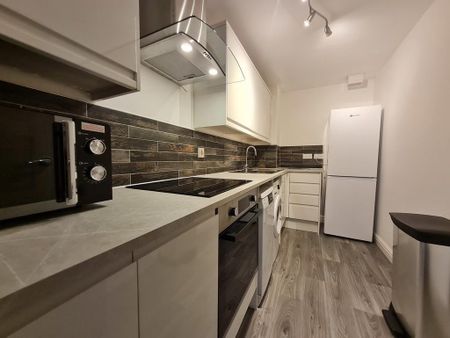 1 bedroom flat to rent - Photo 2