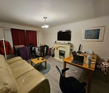 Room in a Shared Flat, Carbost Street, G23 - Photo 1