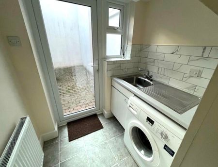 York Road, Eastbourne - Photo 3