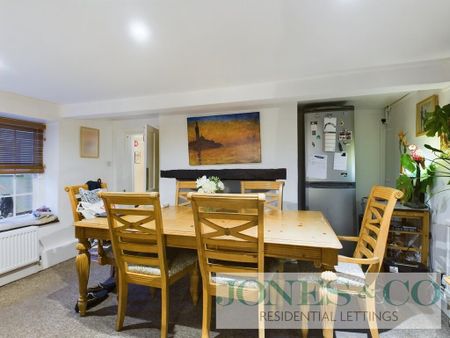 2 bedroom ground floor flat to rent - Photo 3